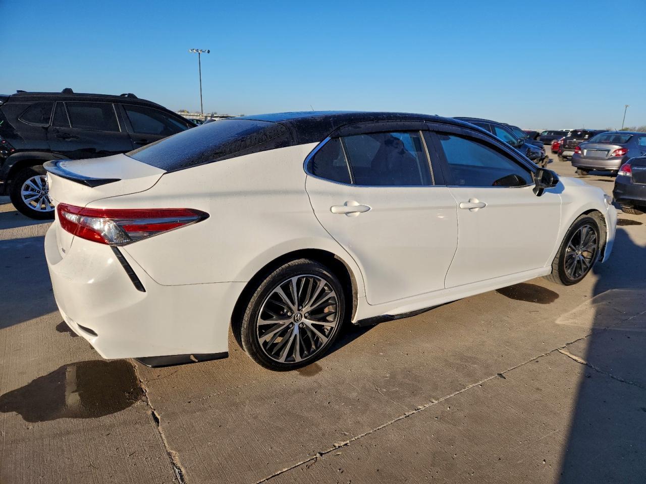 2018 TOYOTA CAMRY