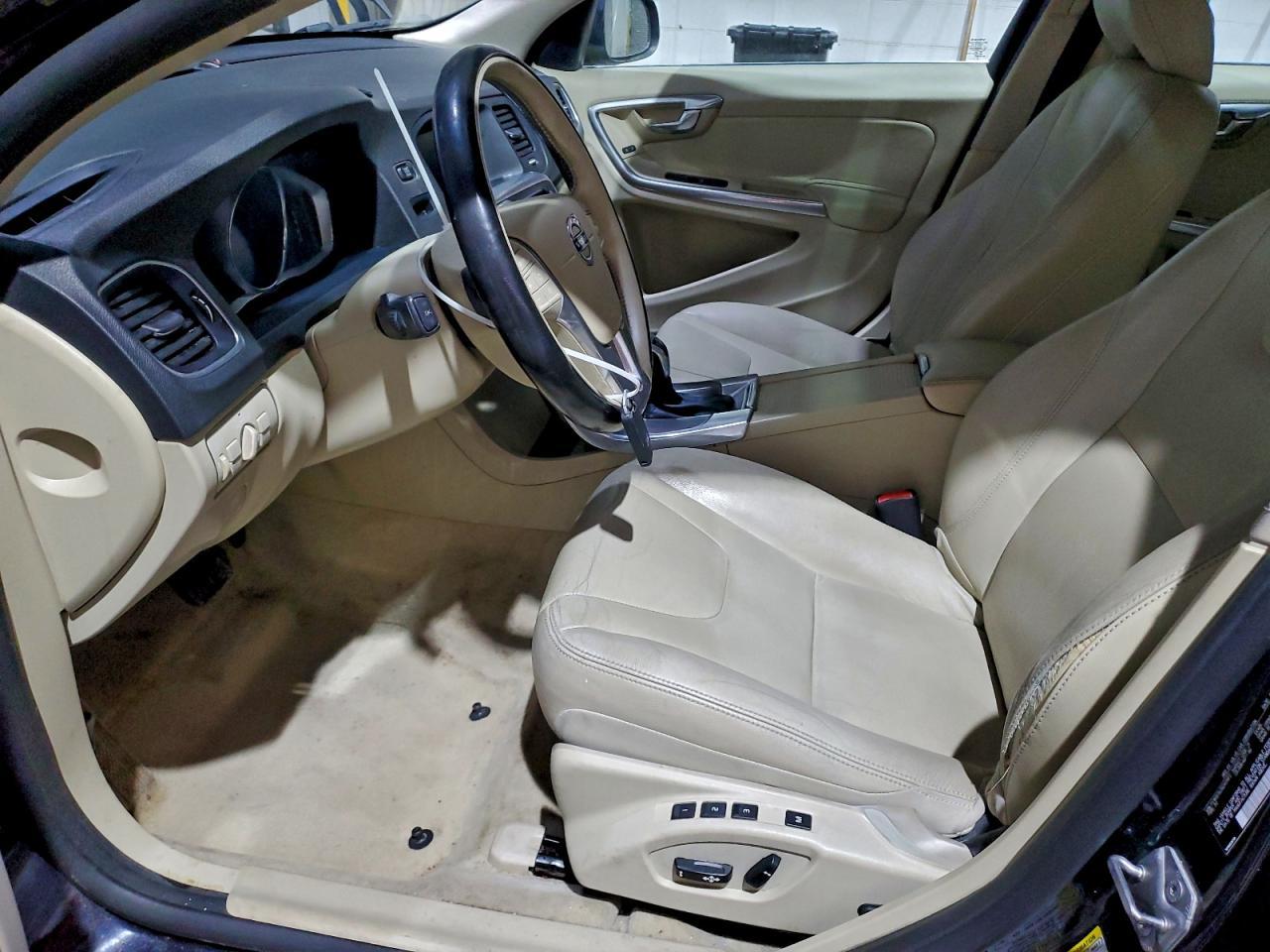 2016 VOLVO S60