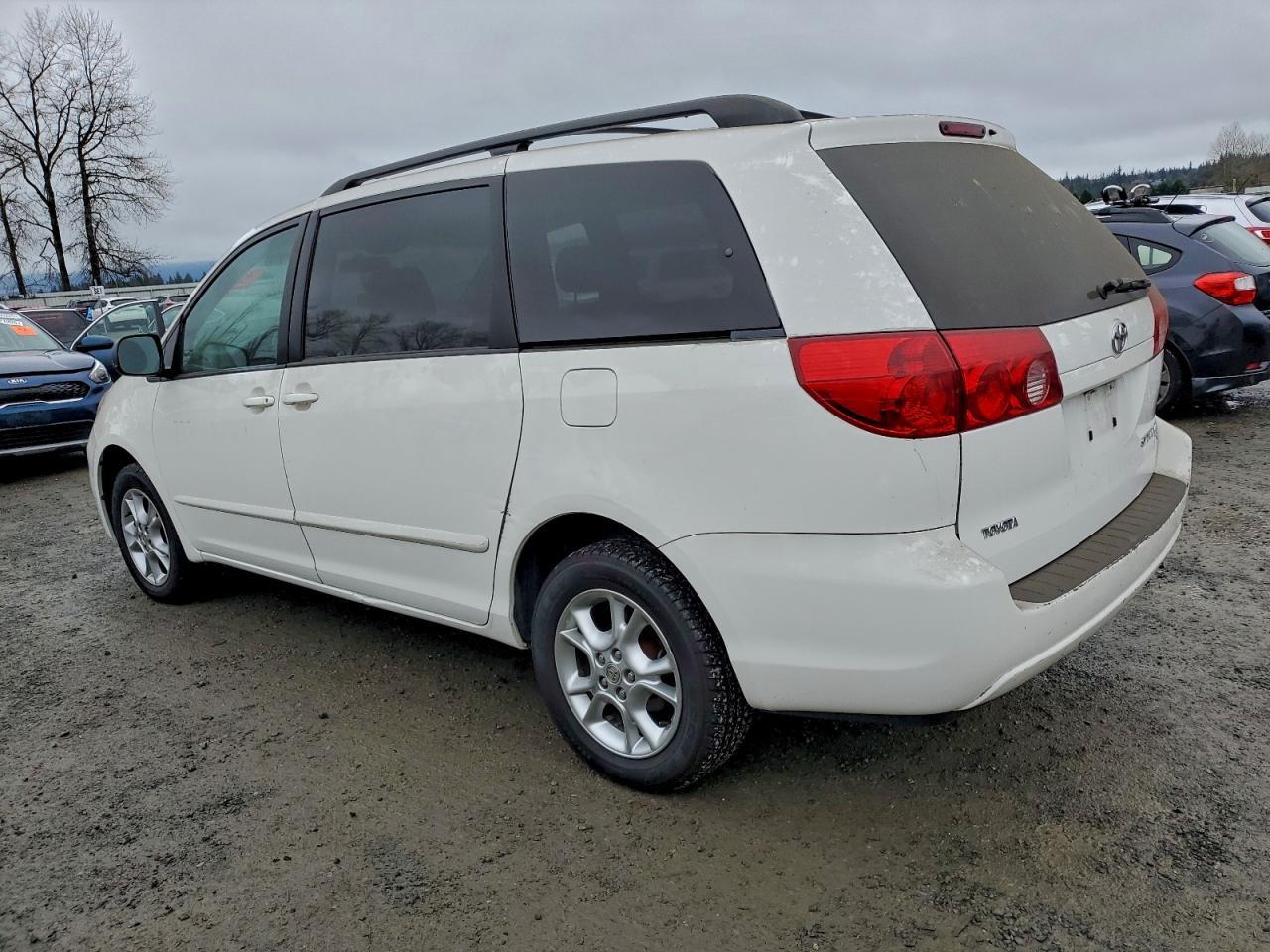 2006 TOYOTA SIENNA