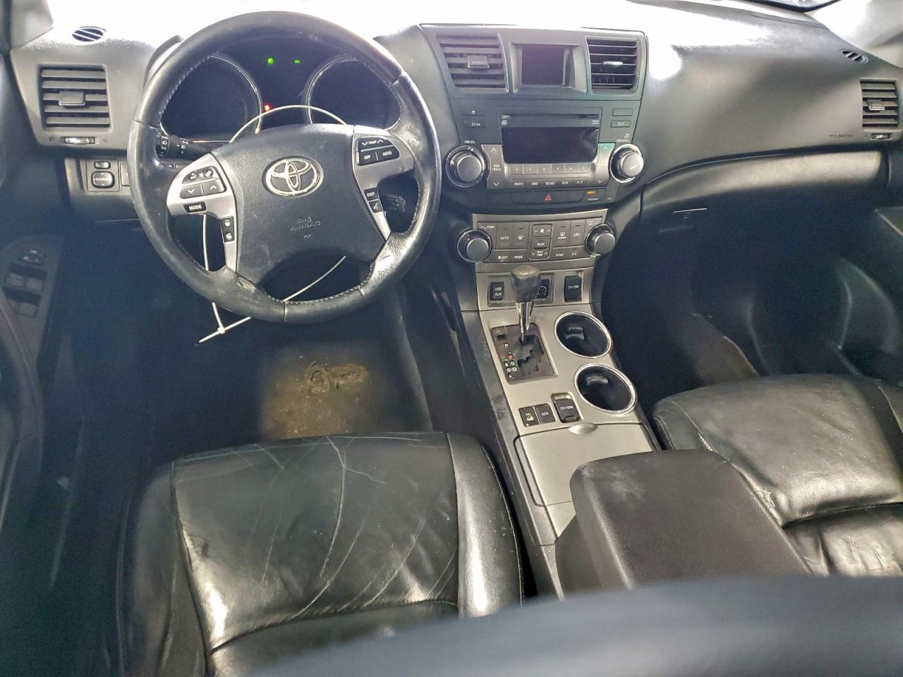 2011 TOYOTA HIGHLANDER