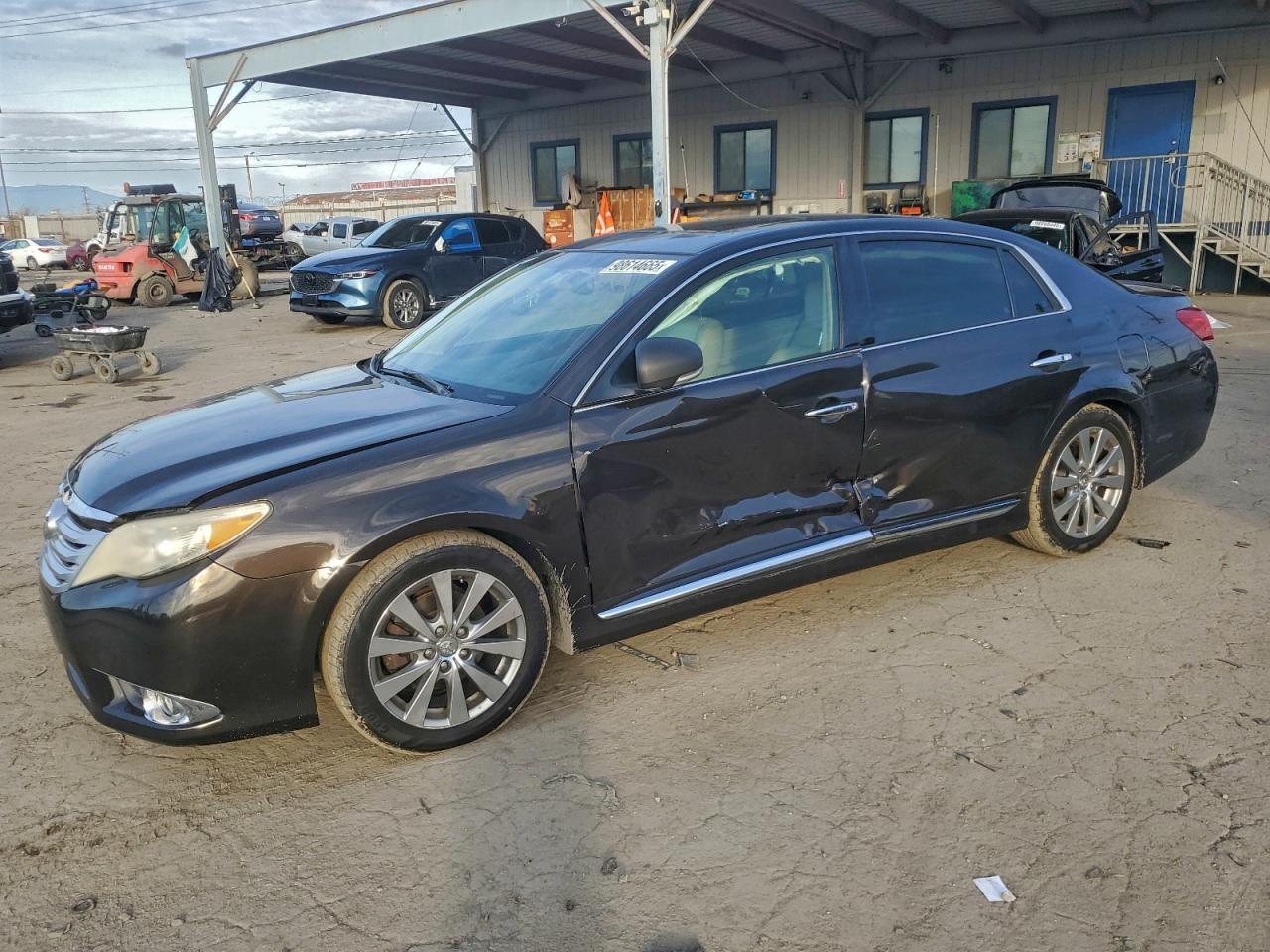 2011 TOYOTA Avalon
