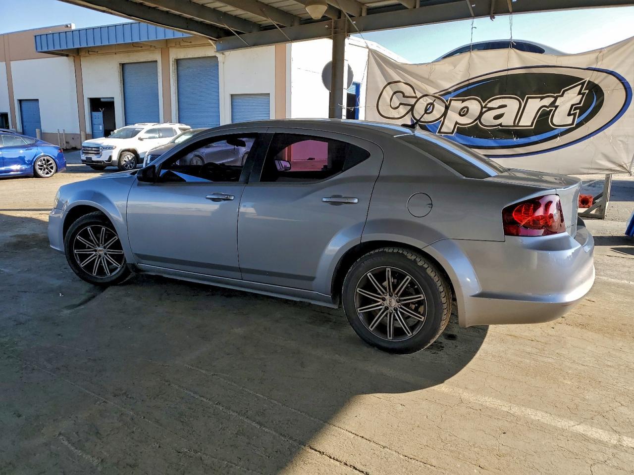 2013 DODGE Avenger