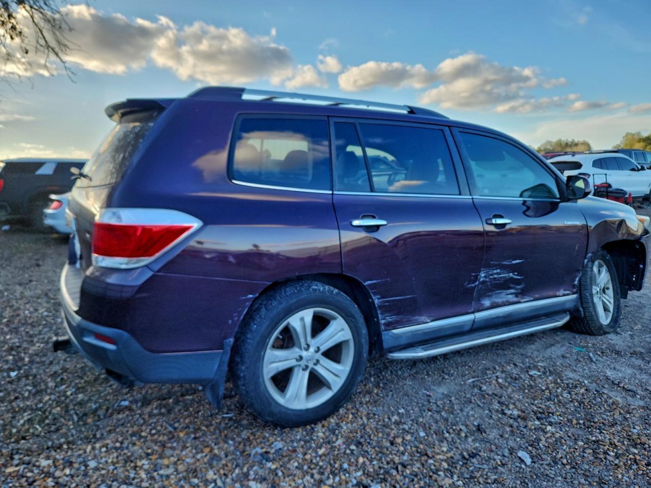 2013 TOYOTA HIGHLANDER