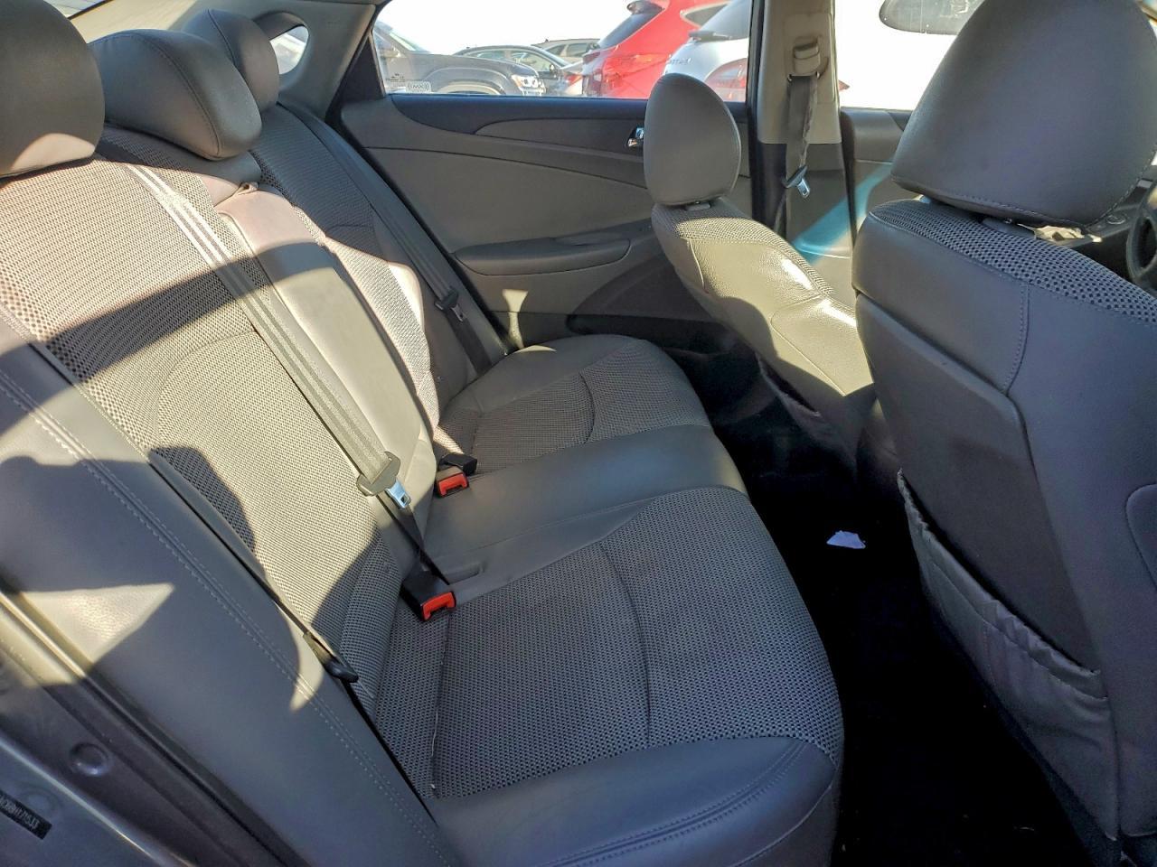 2011 HYUNDAI SONATA