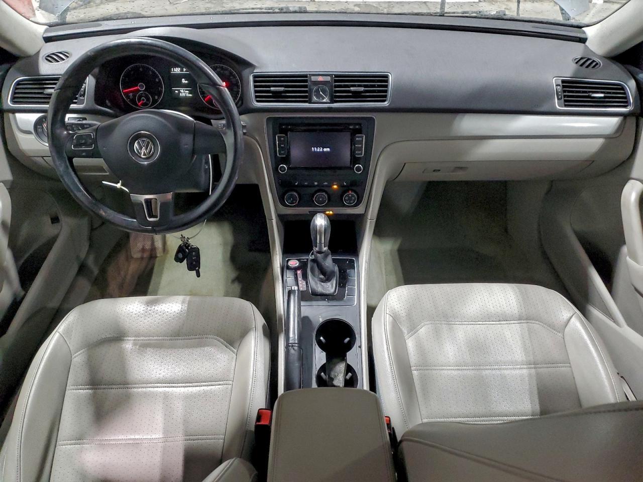 2015 VOLKSWAGEN Passat