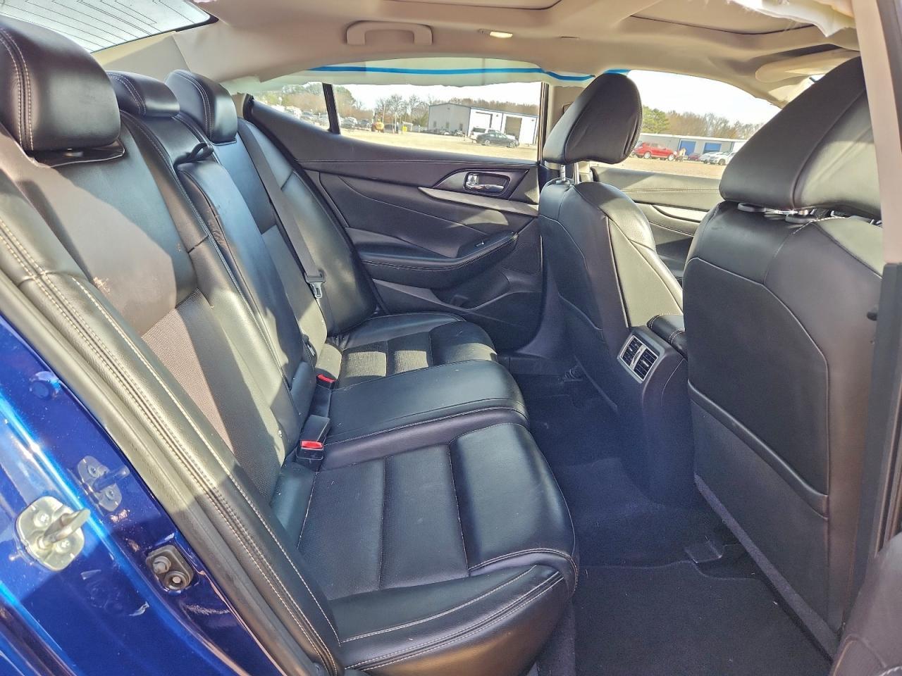 2017 NISSAN Maxima