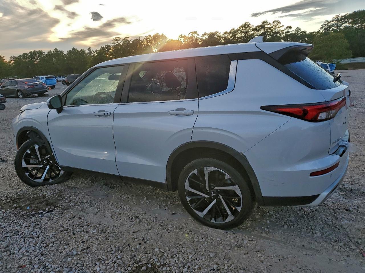 2023 MITSUBISHI outlander