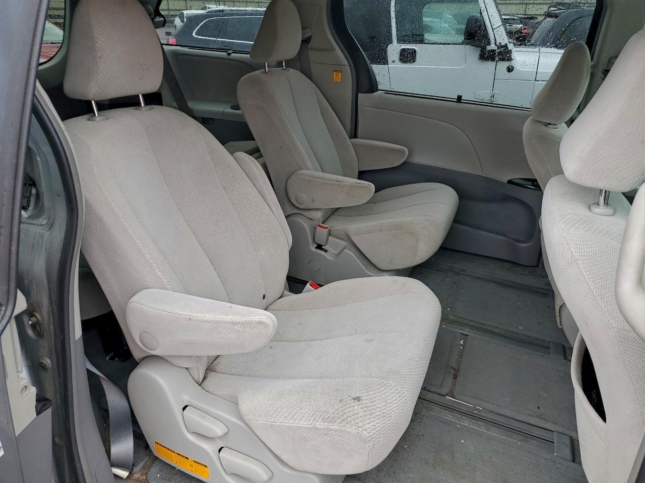 2012 TOYOTA SIENNA