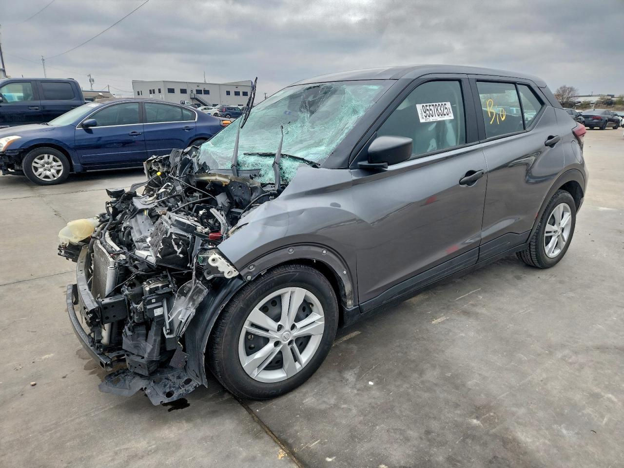 2024 NISSAN KICKS