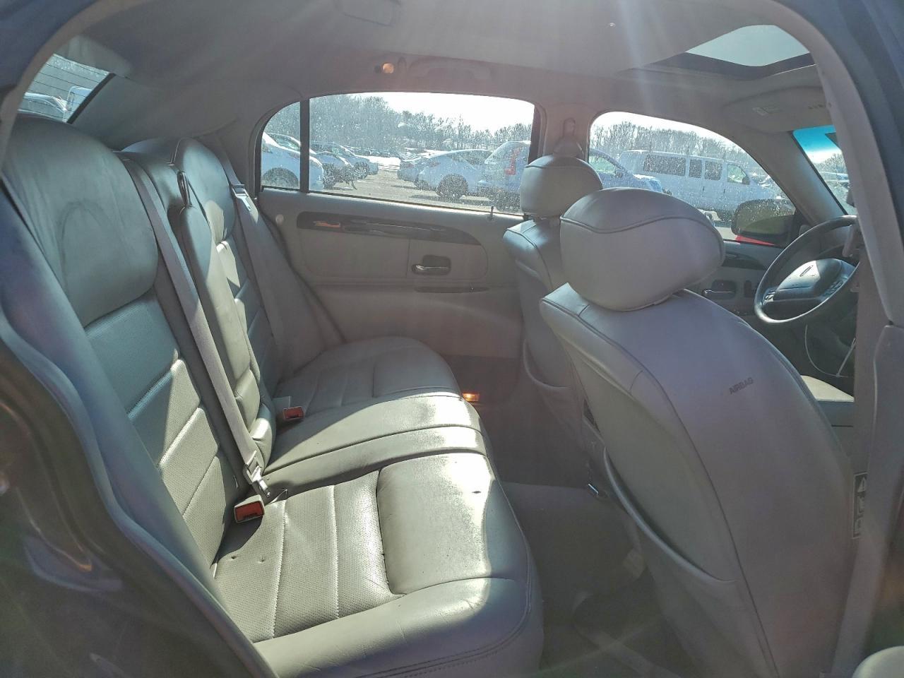 2002 LINCOLN Town Car