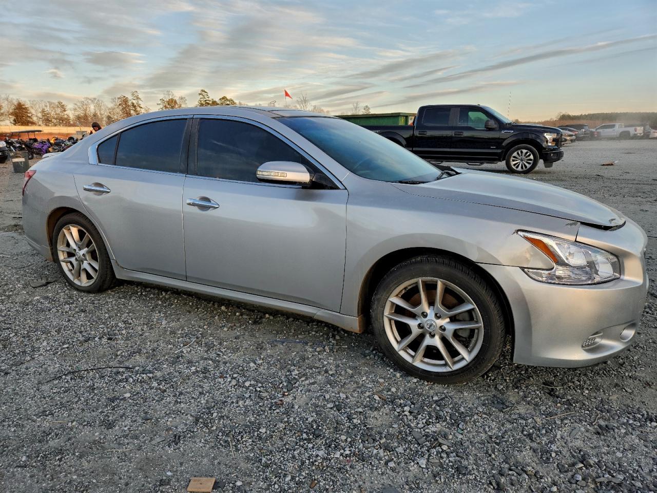 2011 NISSAN Maxima