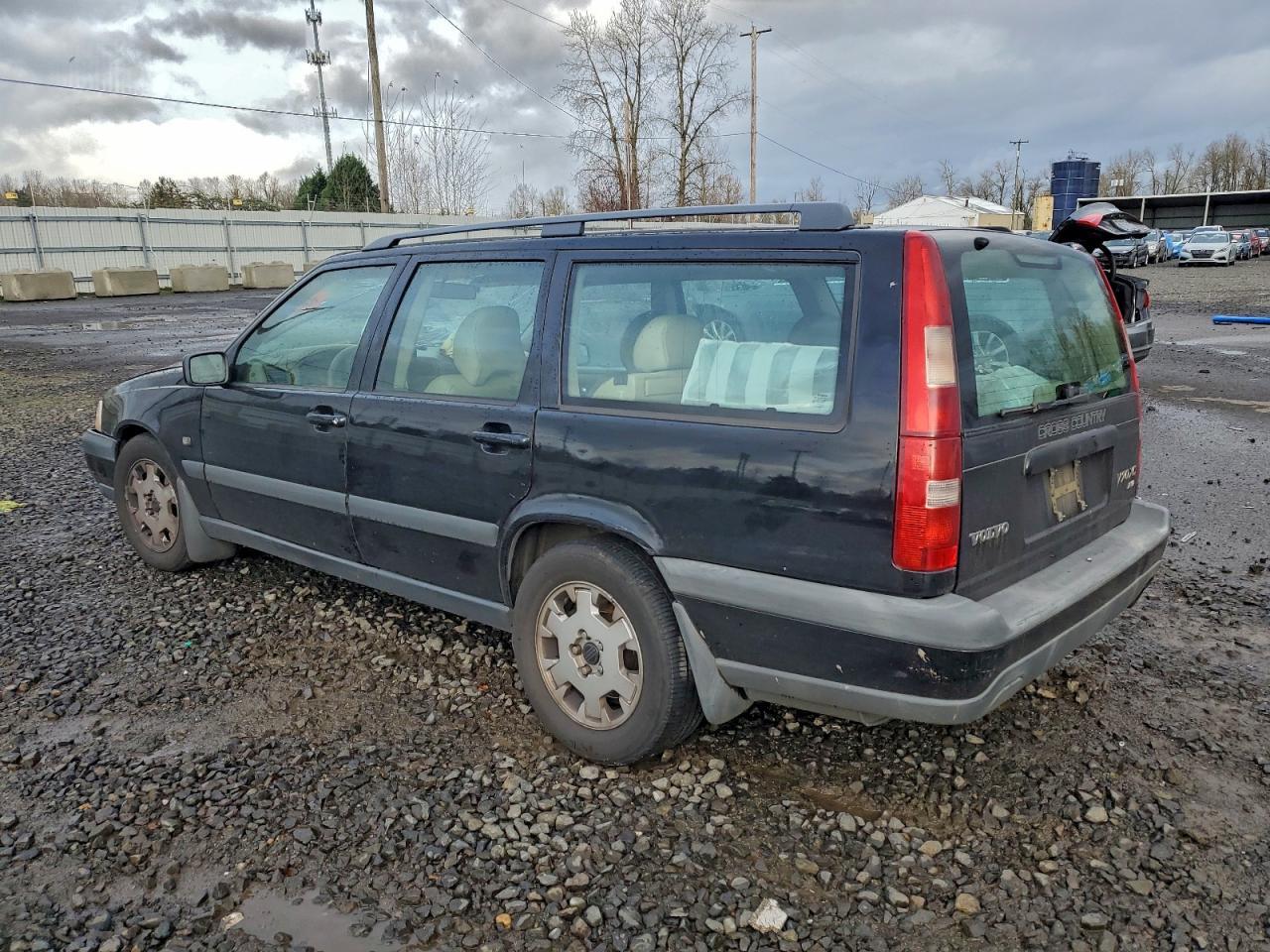 2000 VOLVO V70