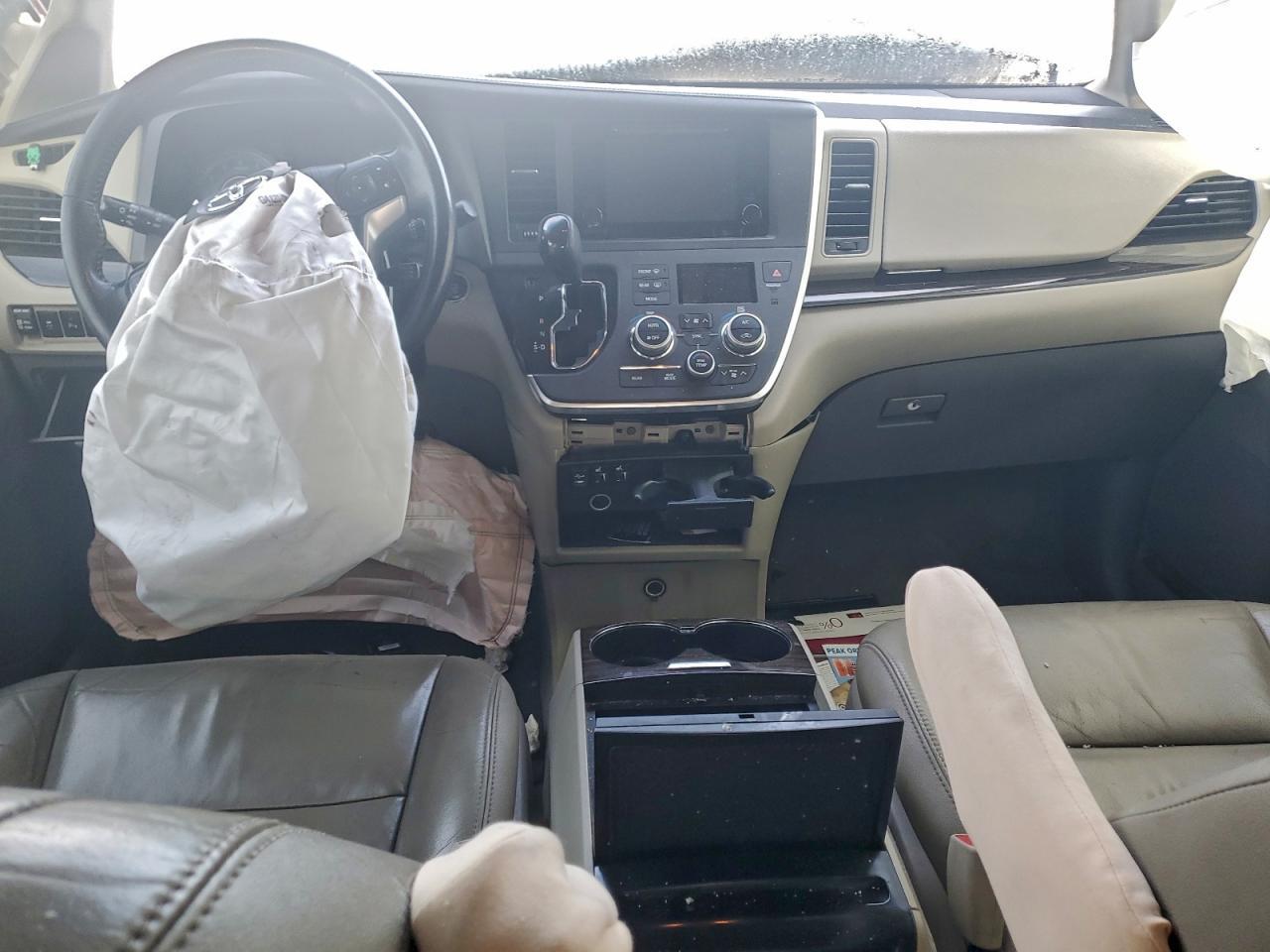 2016 TOYOTA SIENNA