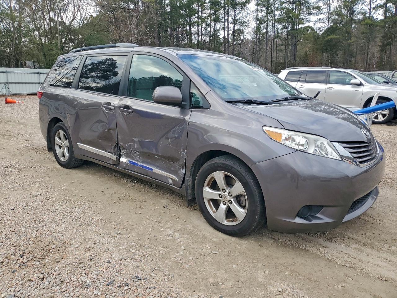2017 TOYOTA SIENNA