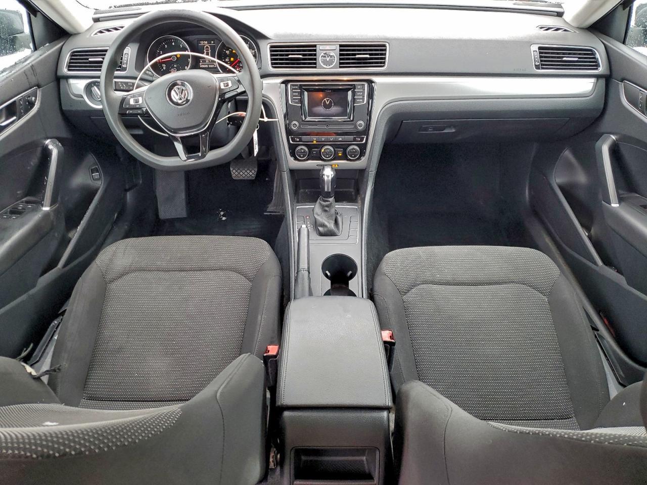 2017 VOLKSWAGEN Passat