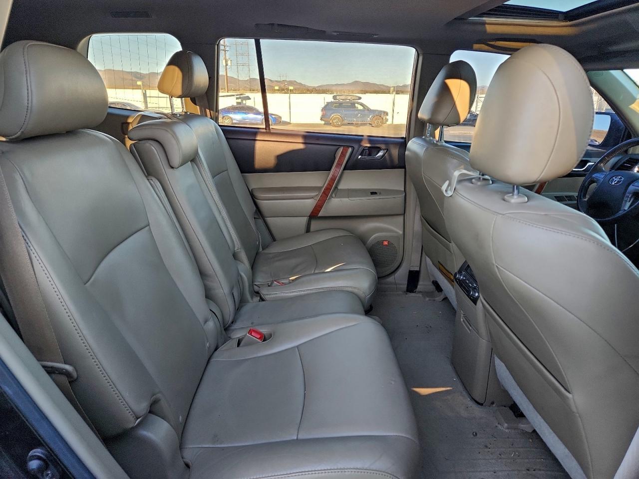 2010 TOYOTA HIGHLANDER