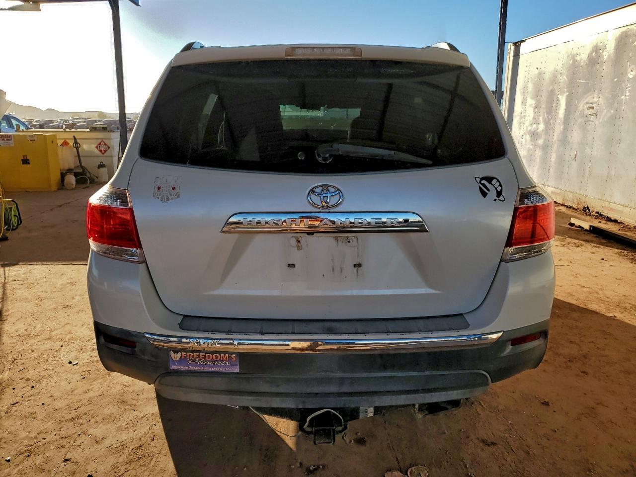 2011 TOYOTA HIGHLANDER