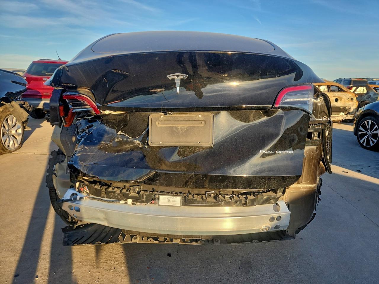 2025 TESLA MODEL Y