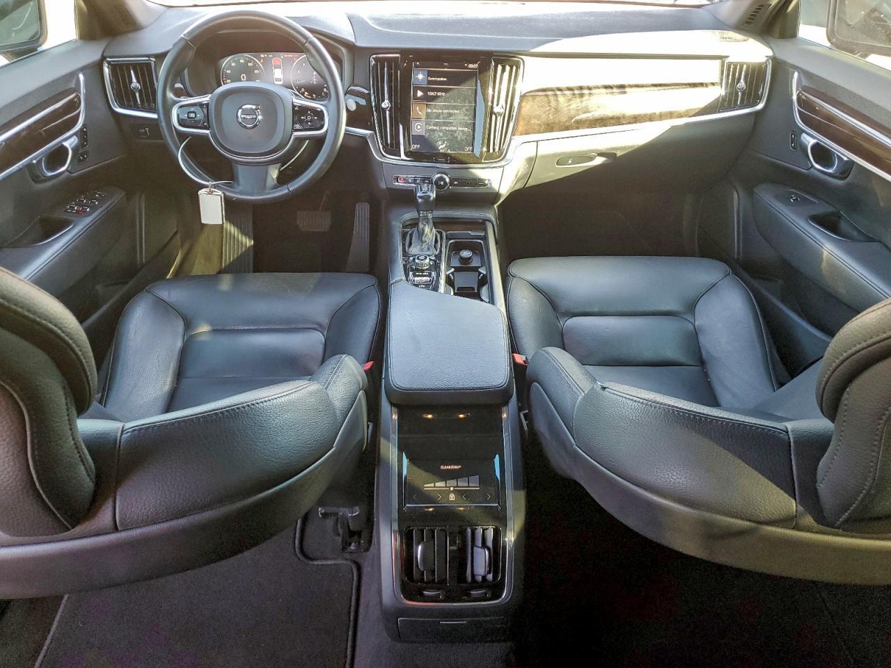 2019 VOLVO S90
