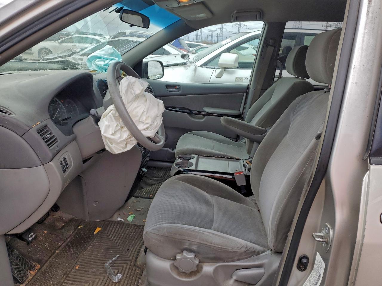 2004 TOYOTA SIENNA