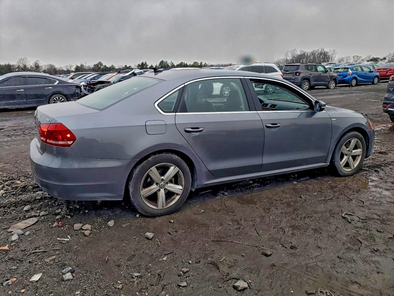2014 VOLKSWAGEN Passat