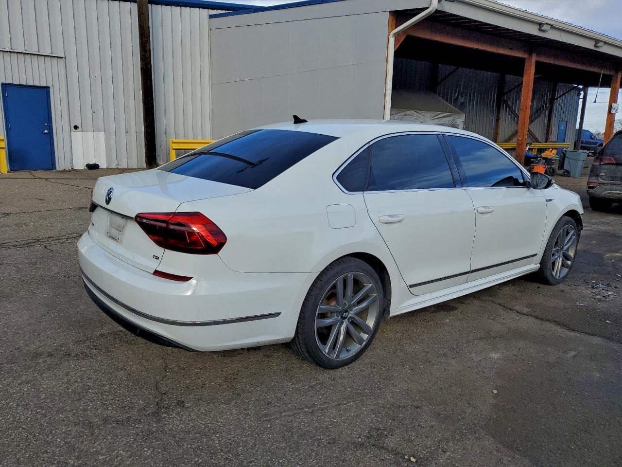 2017 VOLKSWAGEN Passat