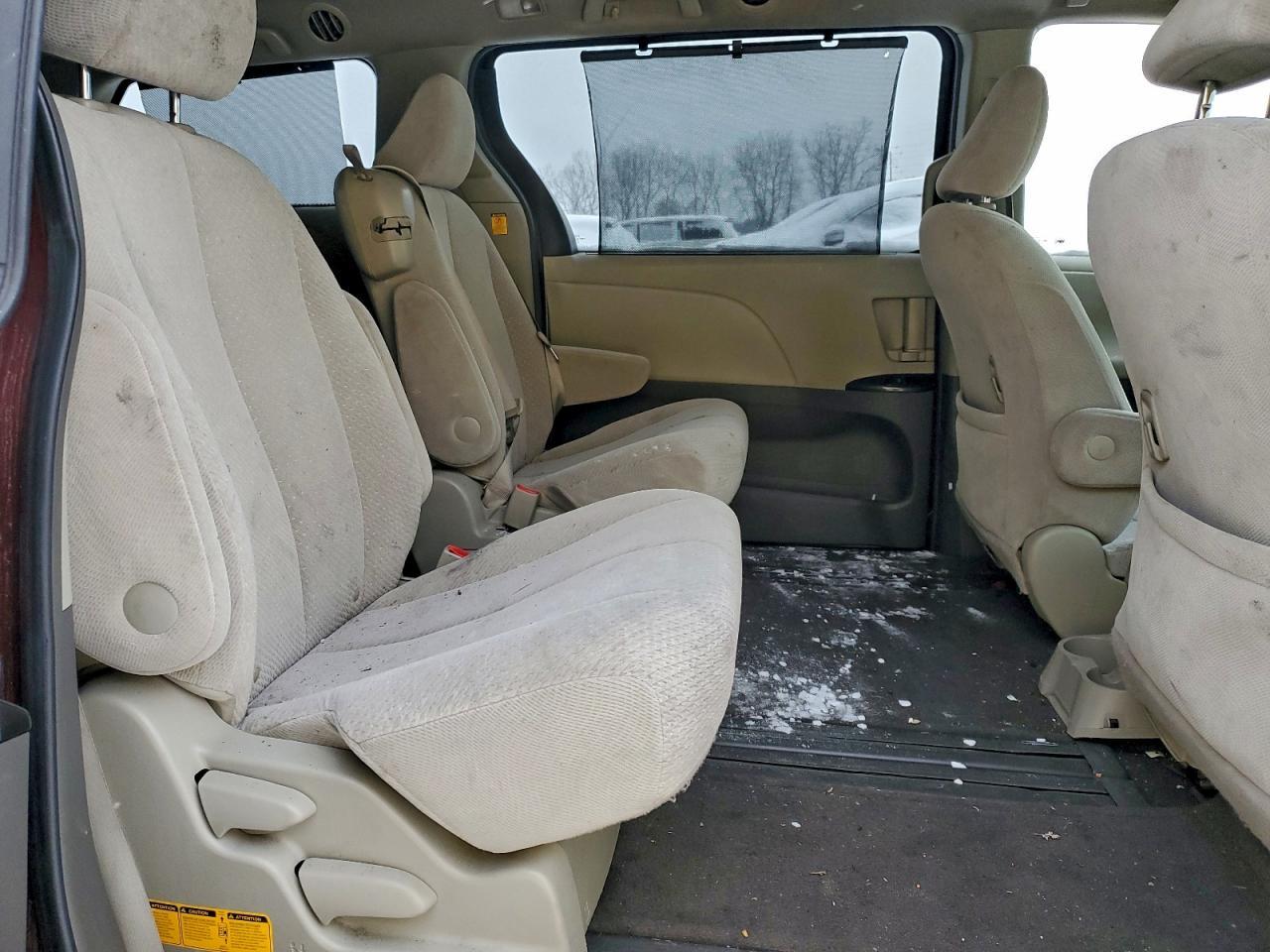 2011 TOYOTA SIENNA