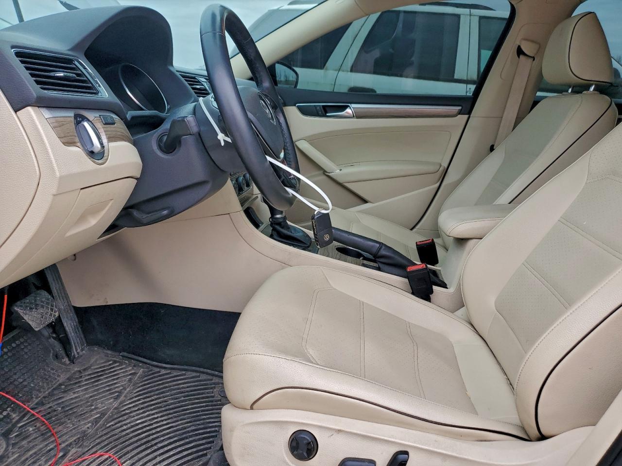 2017 VOLKSWAGEN Passat