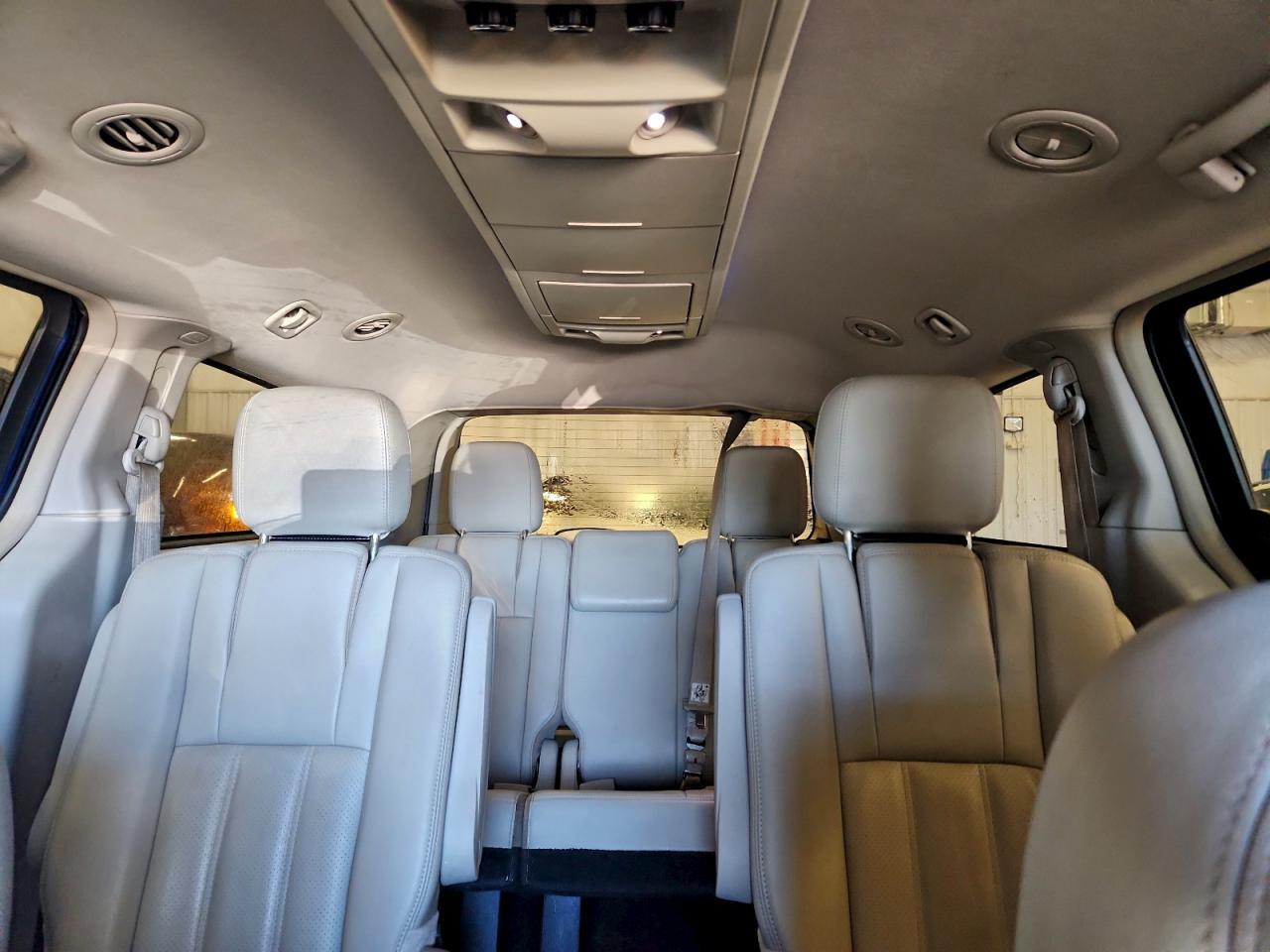 2012 CHRYSLER Town & Country