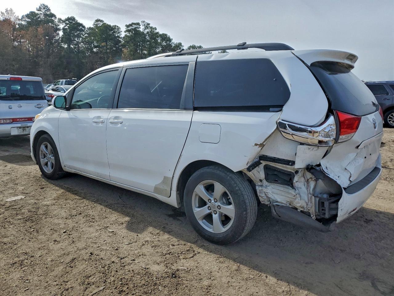 2012 TOYOTA SIENNA