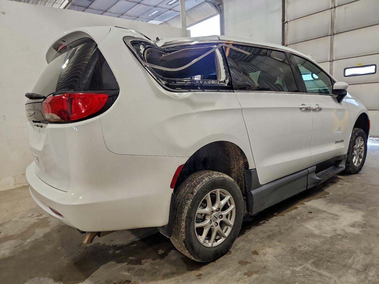 2023 CHRYSLER Voyager