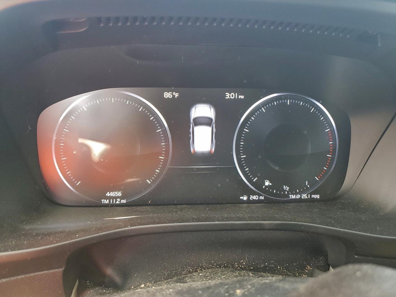 2021 VOLVO XC40