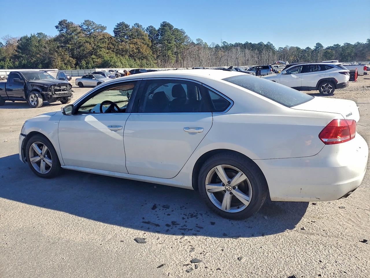 2014 VOLKSWAGEN Passat