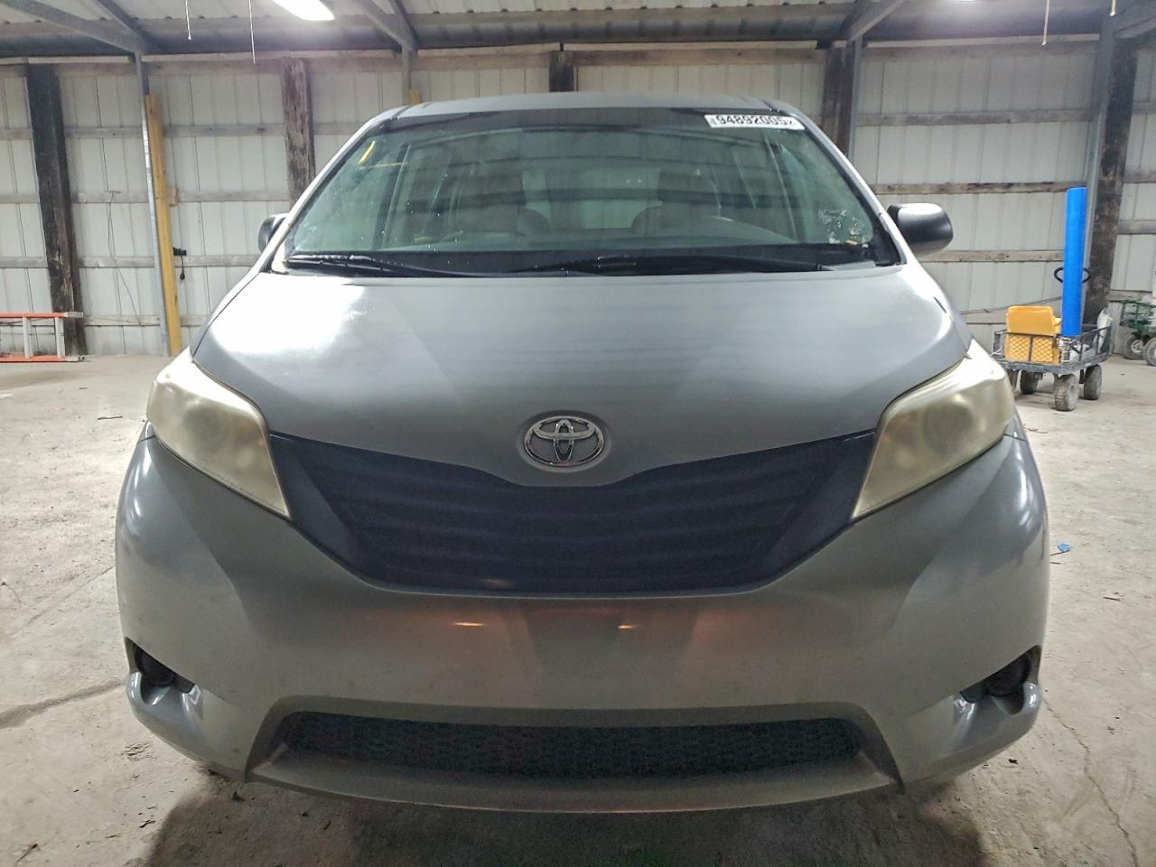 2013 TOYOTA SIENNA
