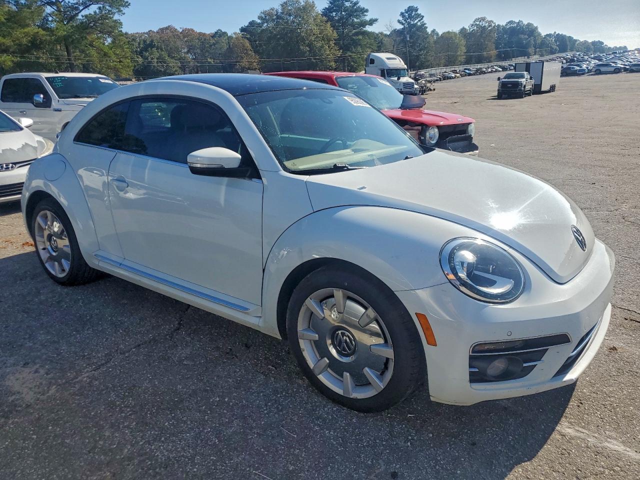 2018 VOLKSWAGEN Beetle