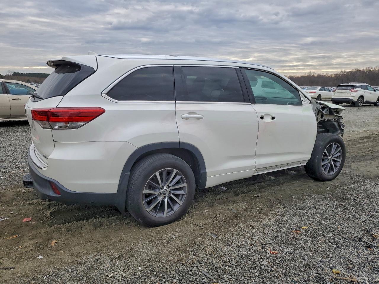 2017 TOYOTA HIGHLANDER