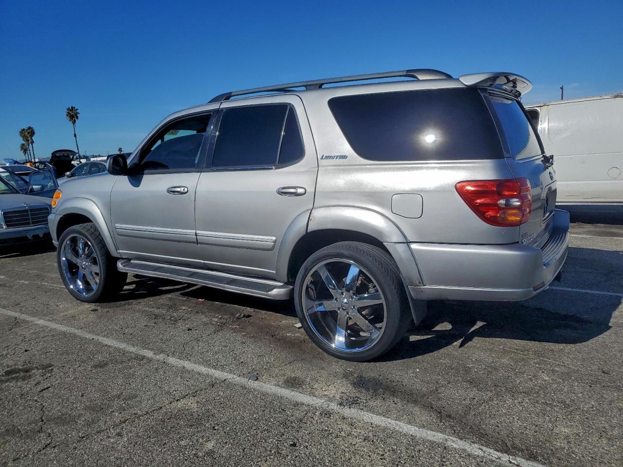 2004 TOYOTA Sequoia