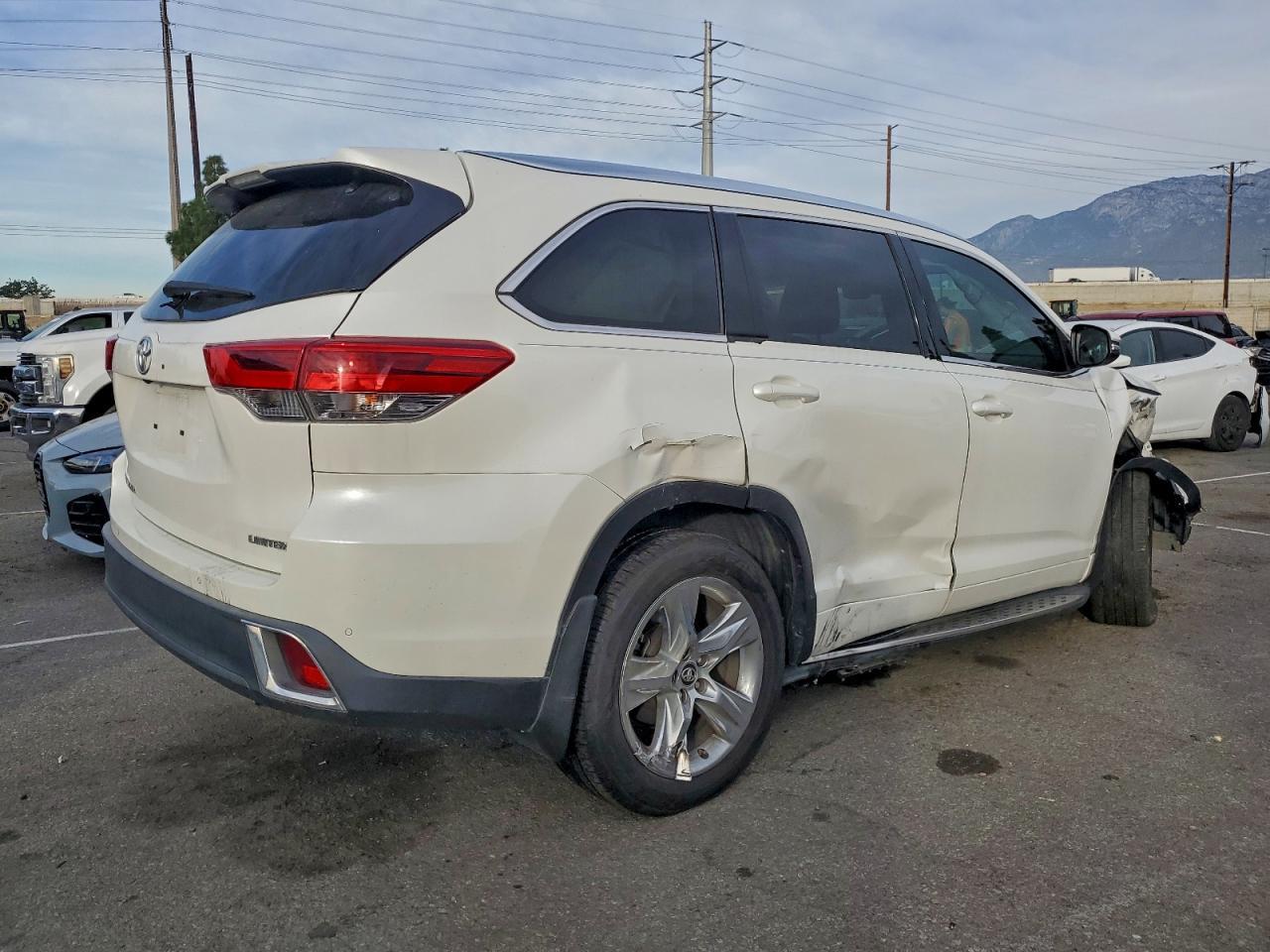 2019 TOYOTA HIGHLANDER