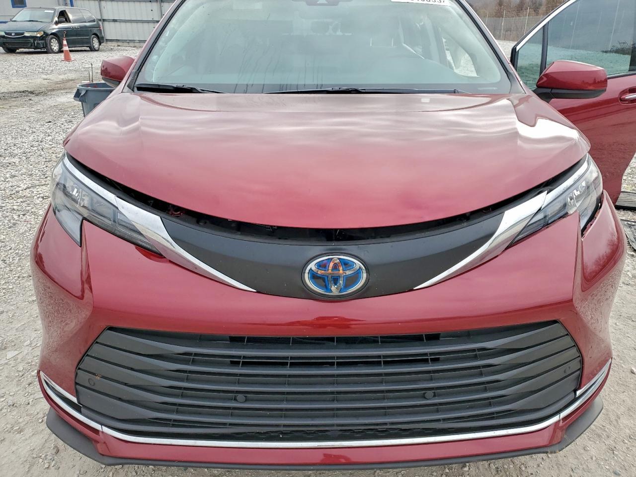 2024 TOYOTA SIENNA