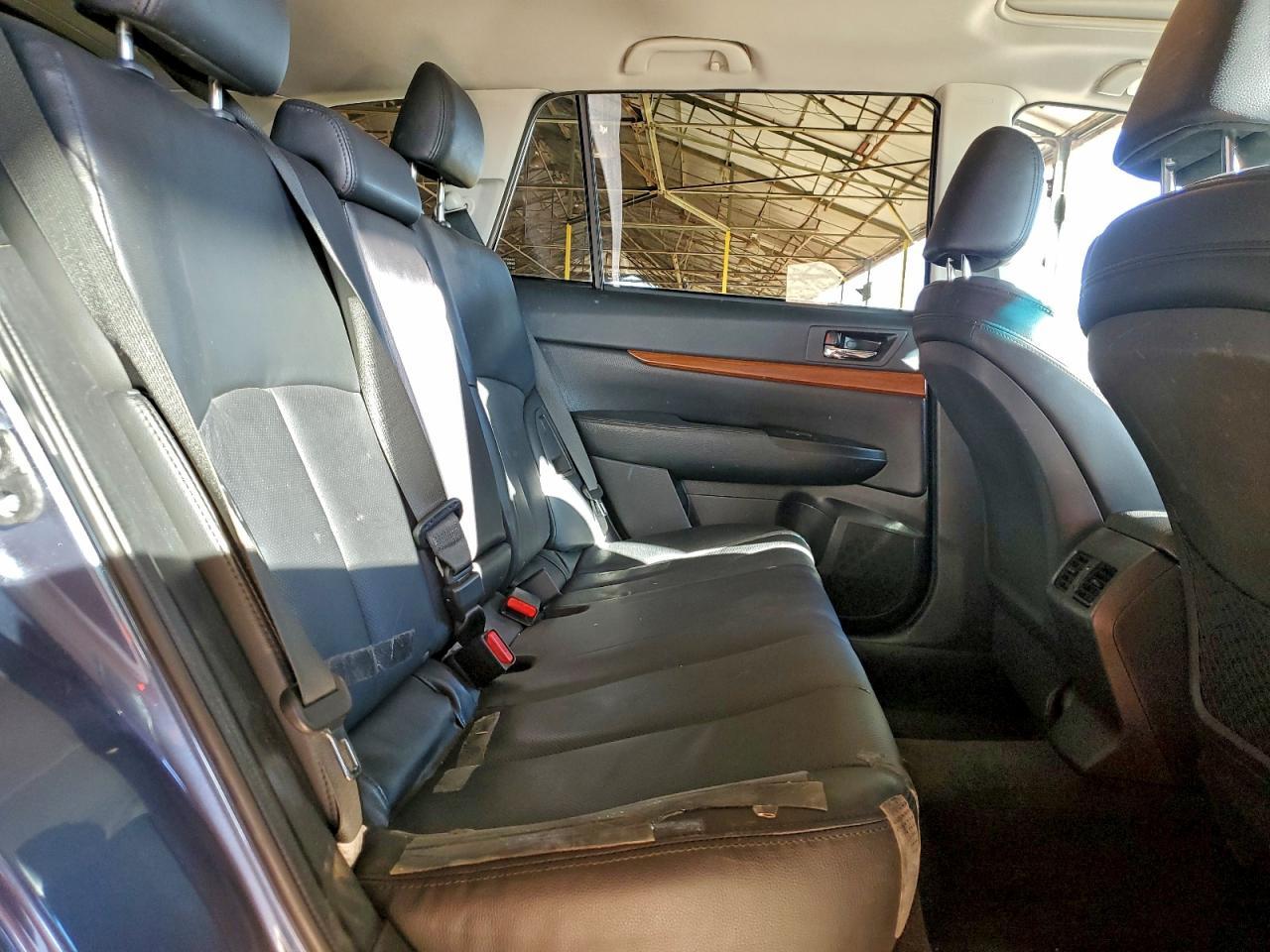 2013 SUBARU Outback