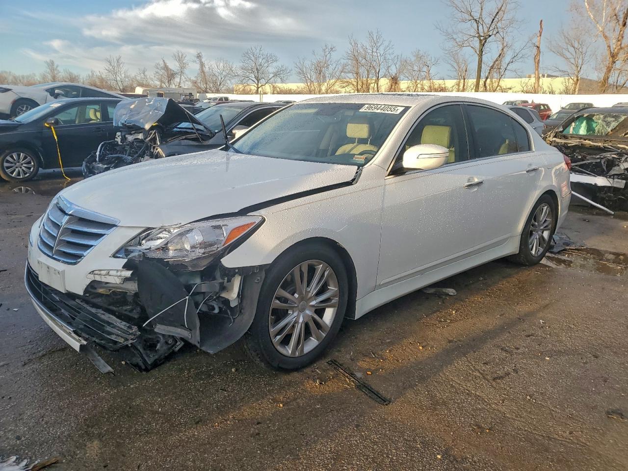 2013 HYUNDAI GENESIS