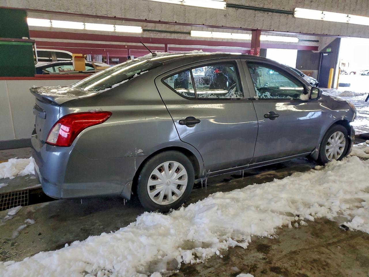 2017 NISSAN VERSA