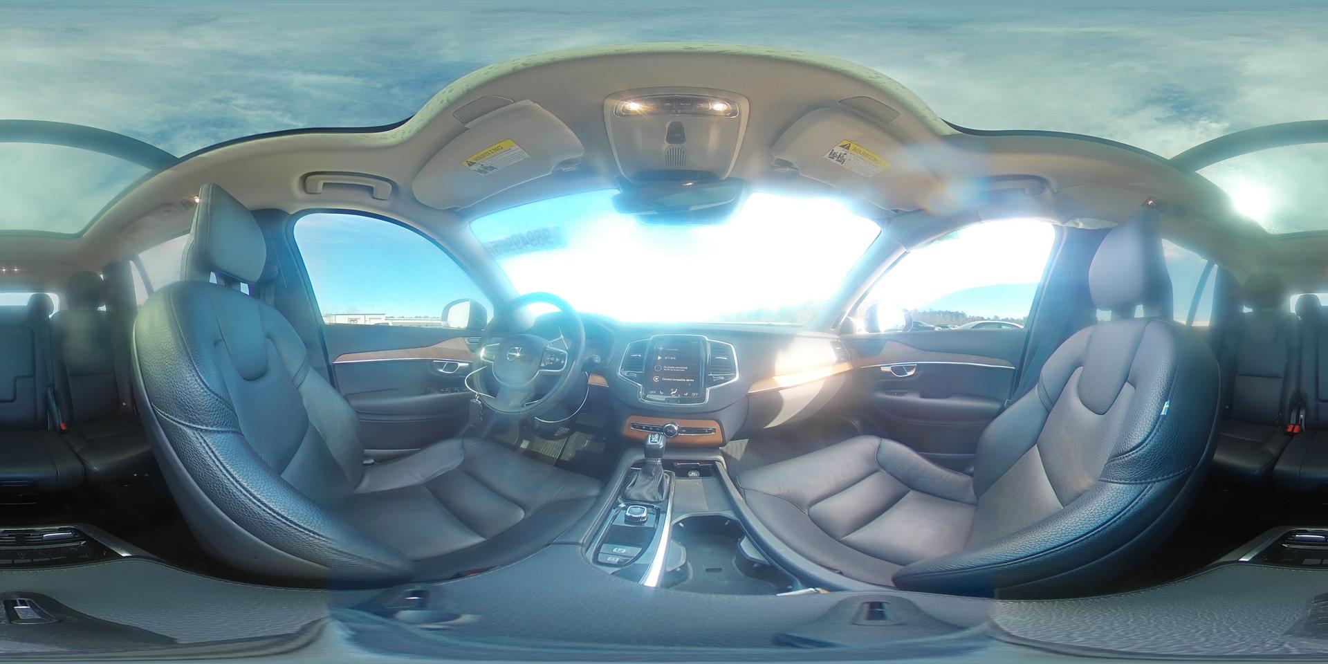 2022 VOLVO XC90