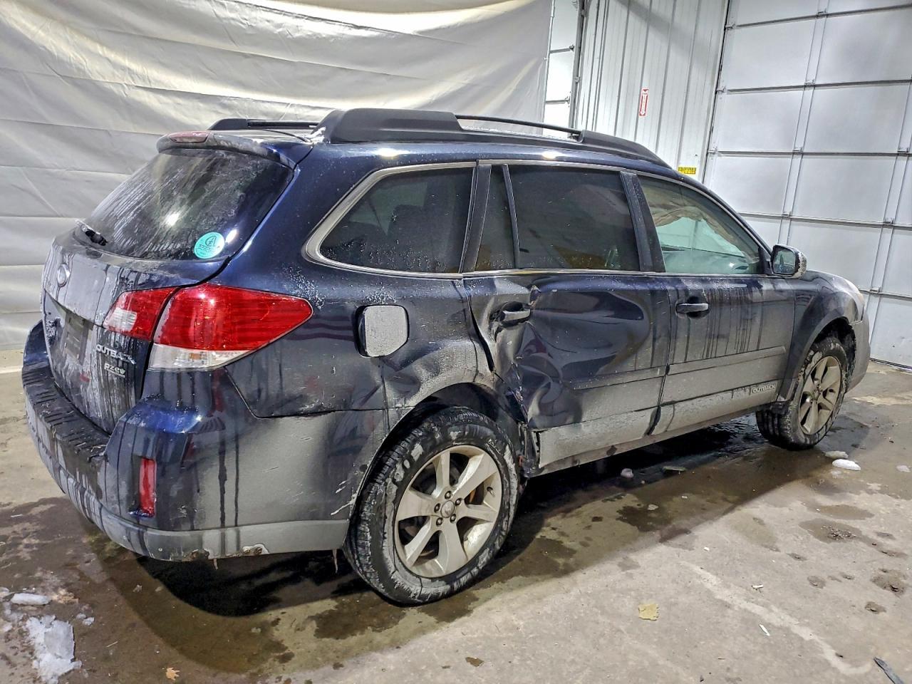 2013 SUBARU Outback