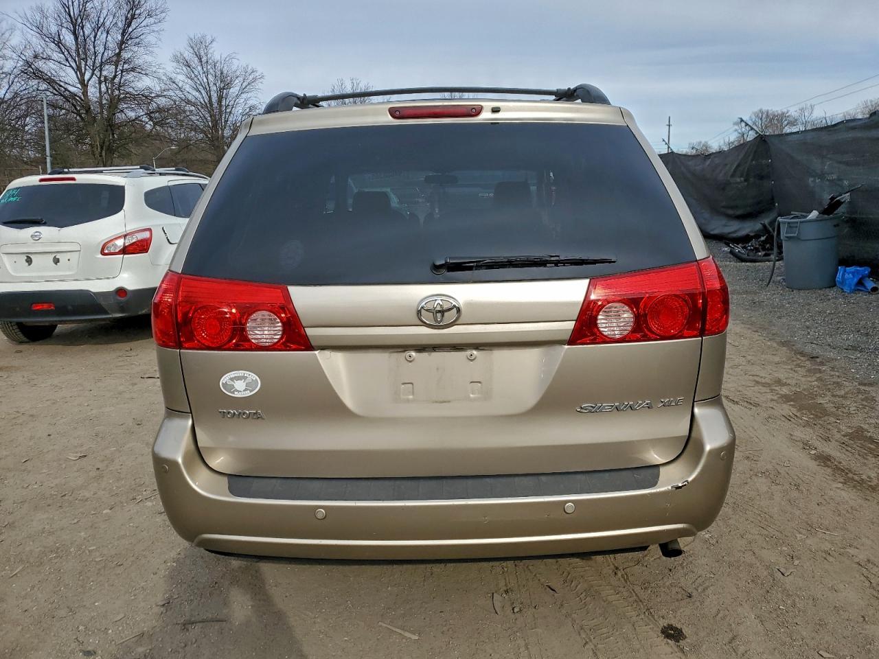 2010 TOYOTA SIENNA