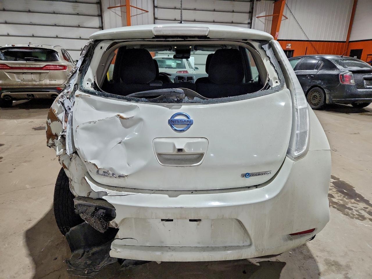 2015 NISSAN LEAF