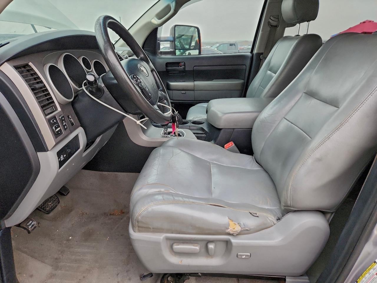 2011 TOYOTA TUNDRA