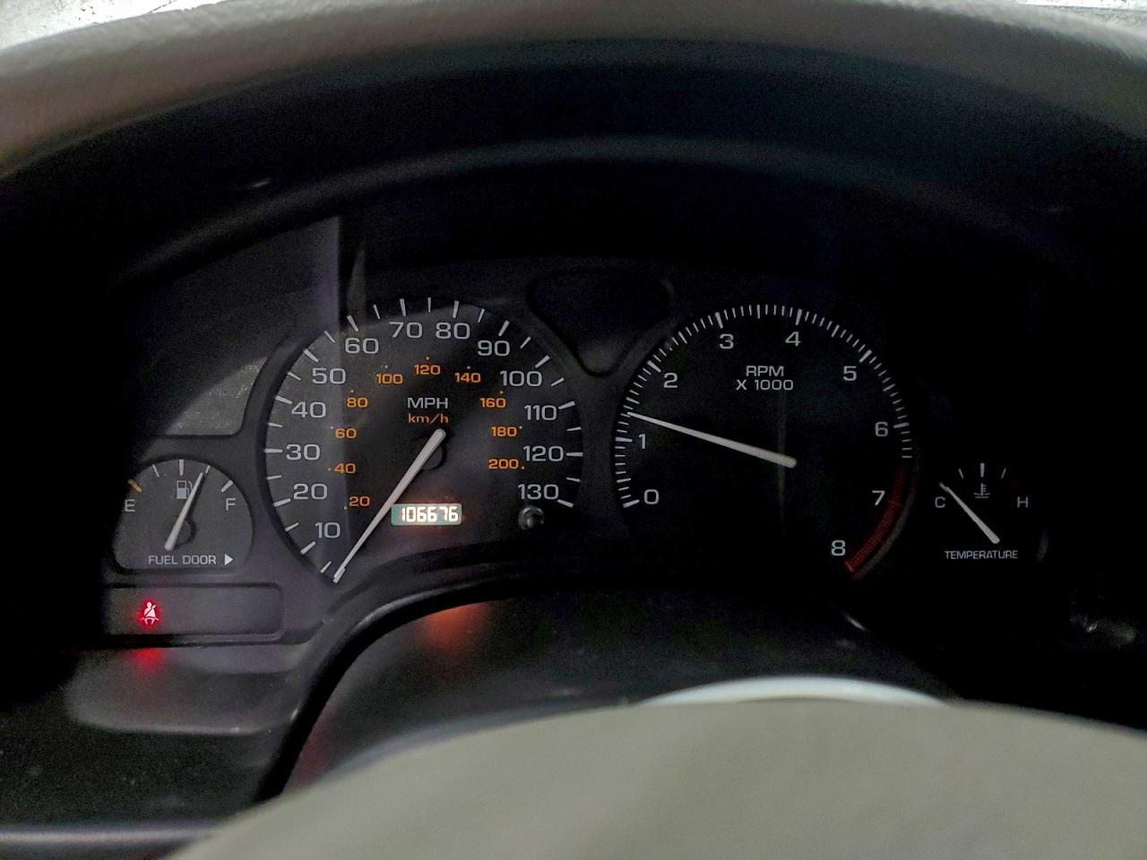 2001 SATURN L100