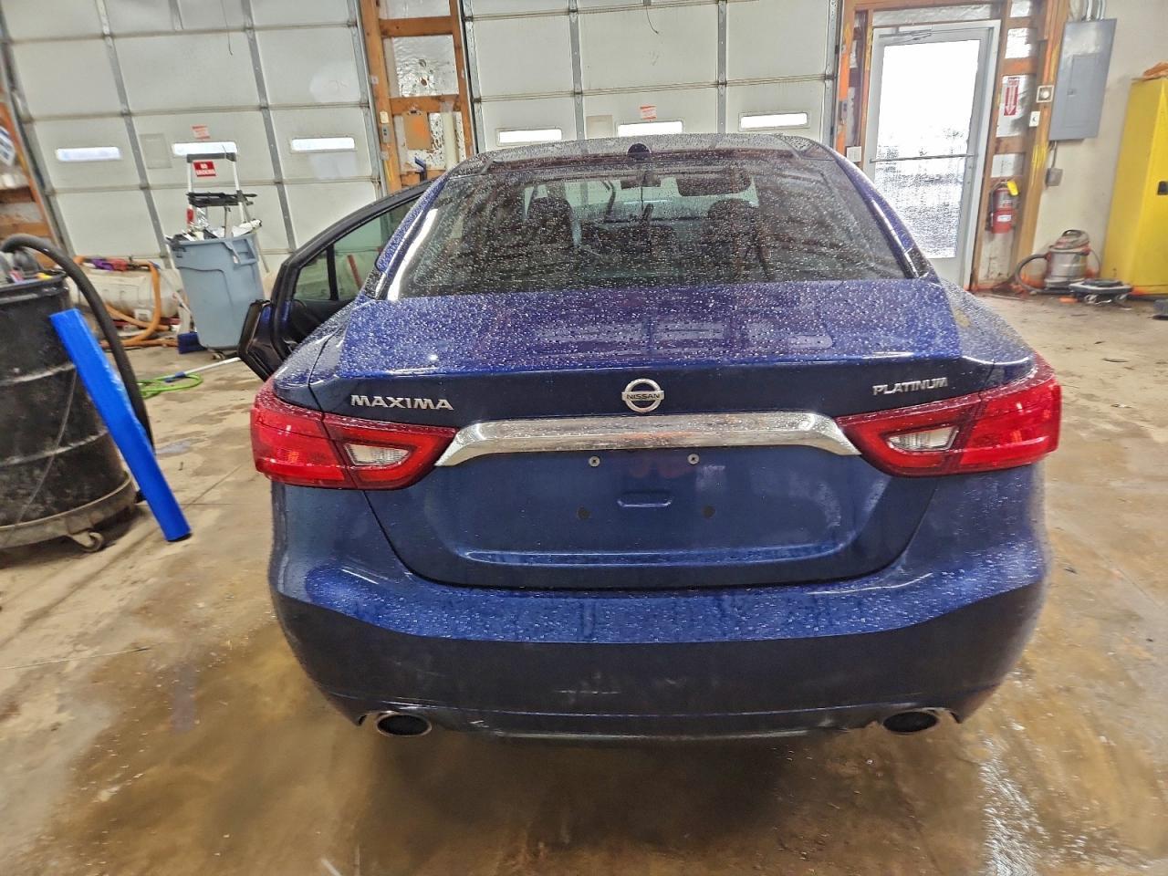 2017 NISSAN Maxima