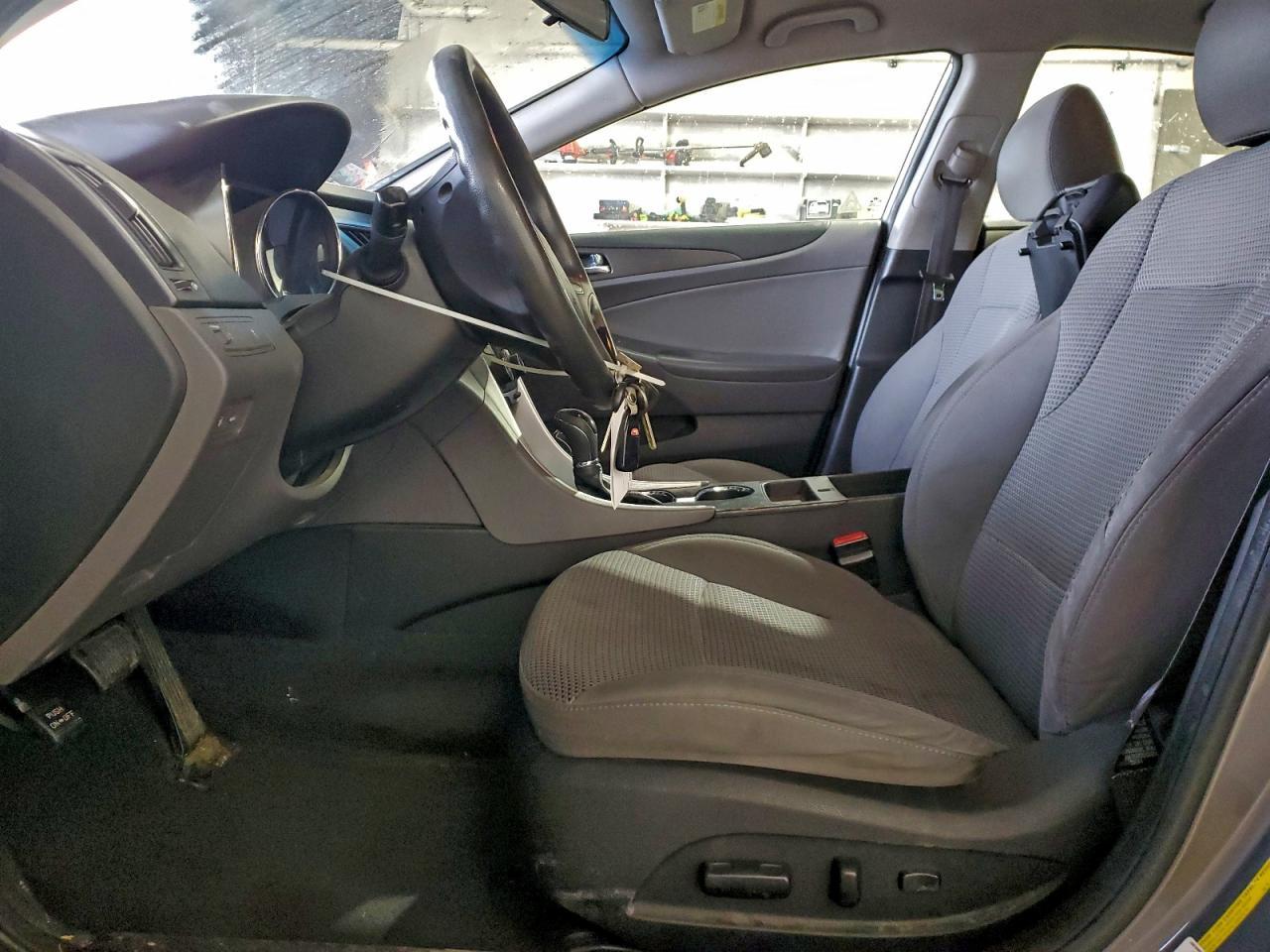 2011 HYUNDAI SONATA